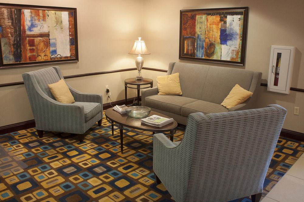 Holiday Inn Express & Suites Youngstown West I 80, An Ihg Hotel Экстерьер фото
