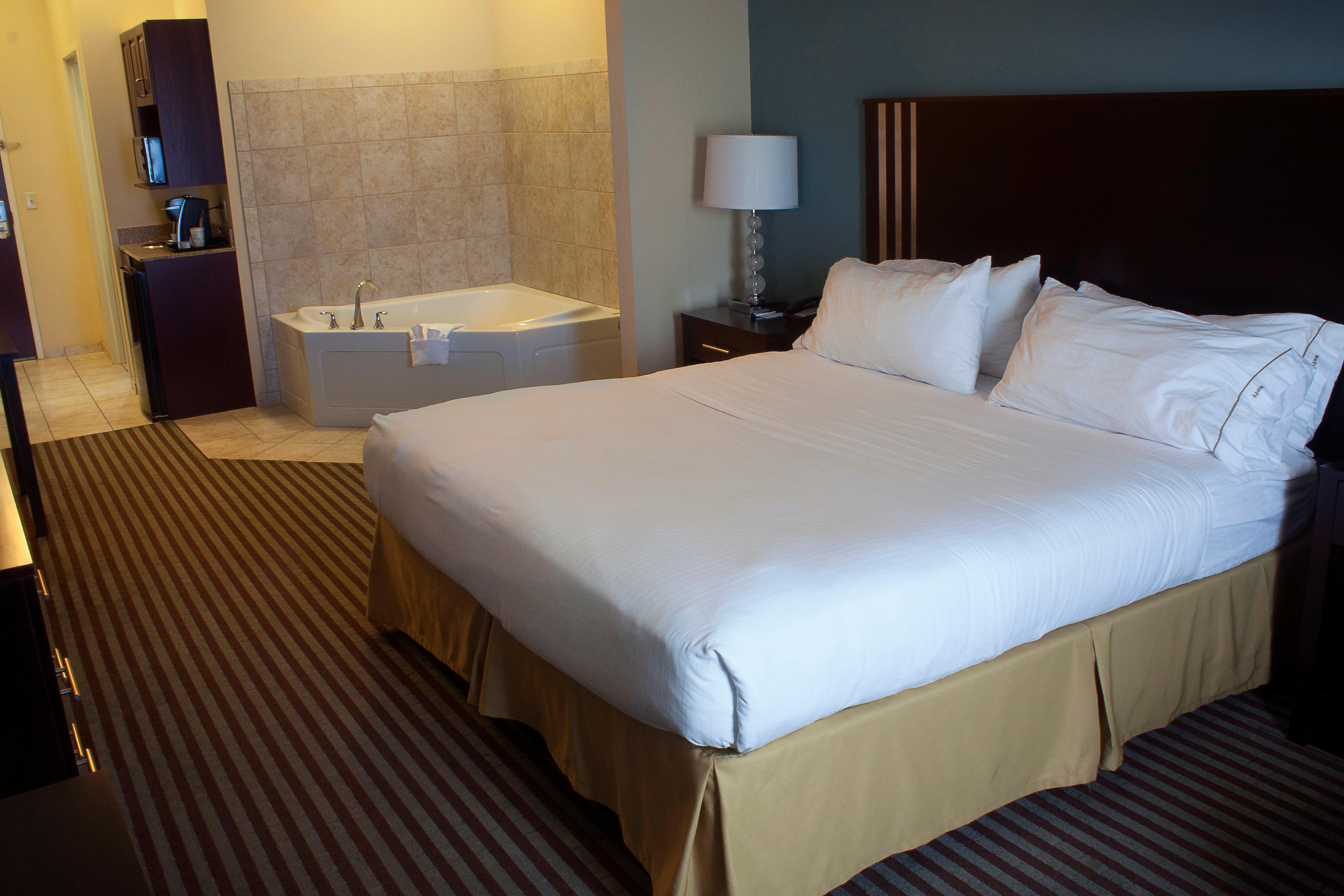 Holiday Inn Express & Suites Youngstown West I 80, An Ihg Hotel Экстерьер фото