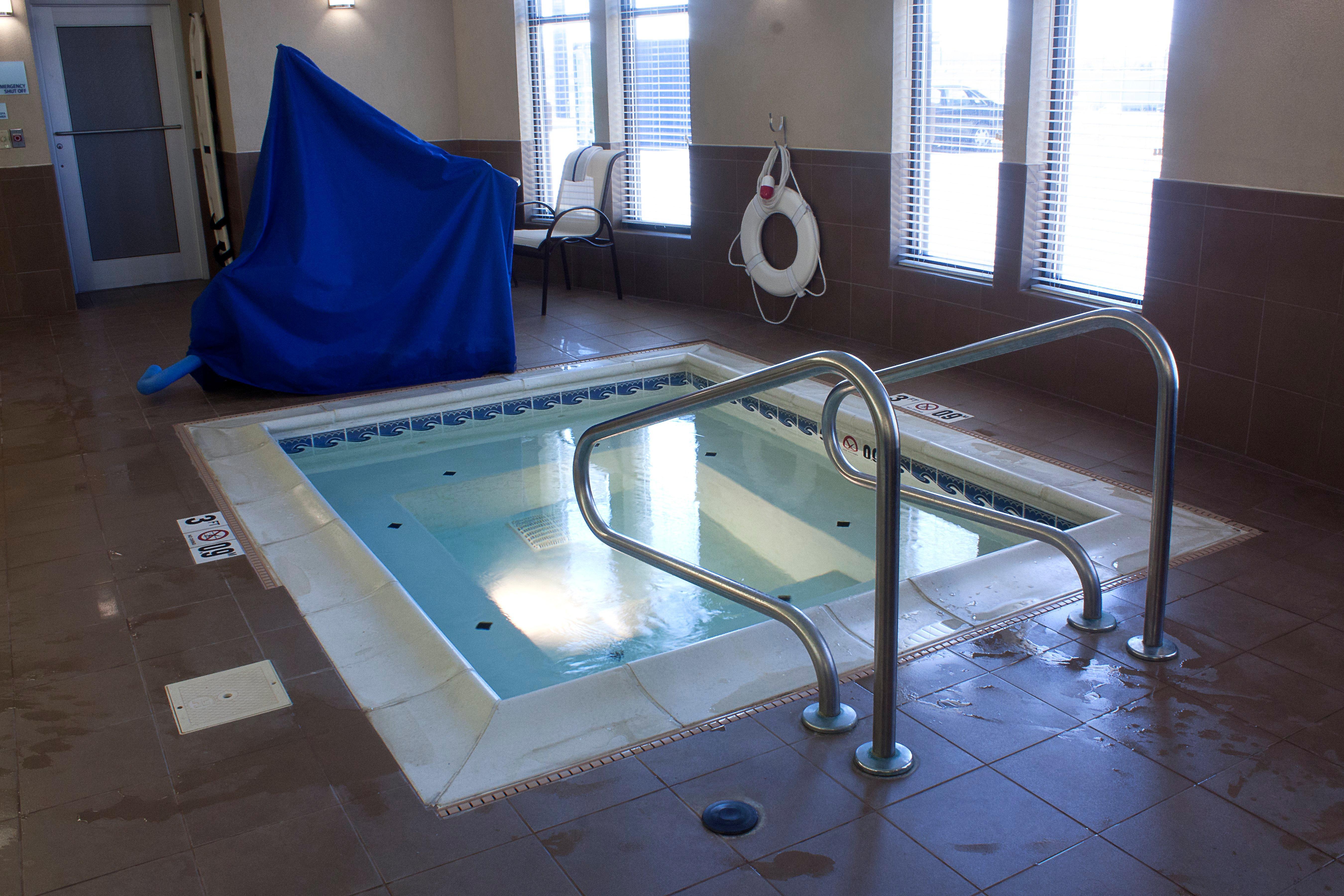 Holiday Inn Express & Suites Youngstown West I 80, An Ihg Hotel Экстерьер фото