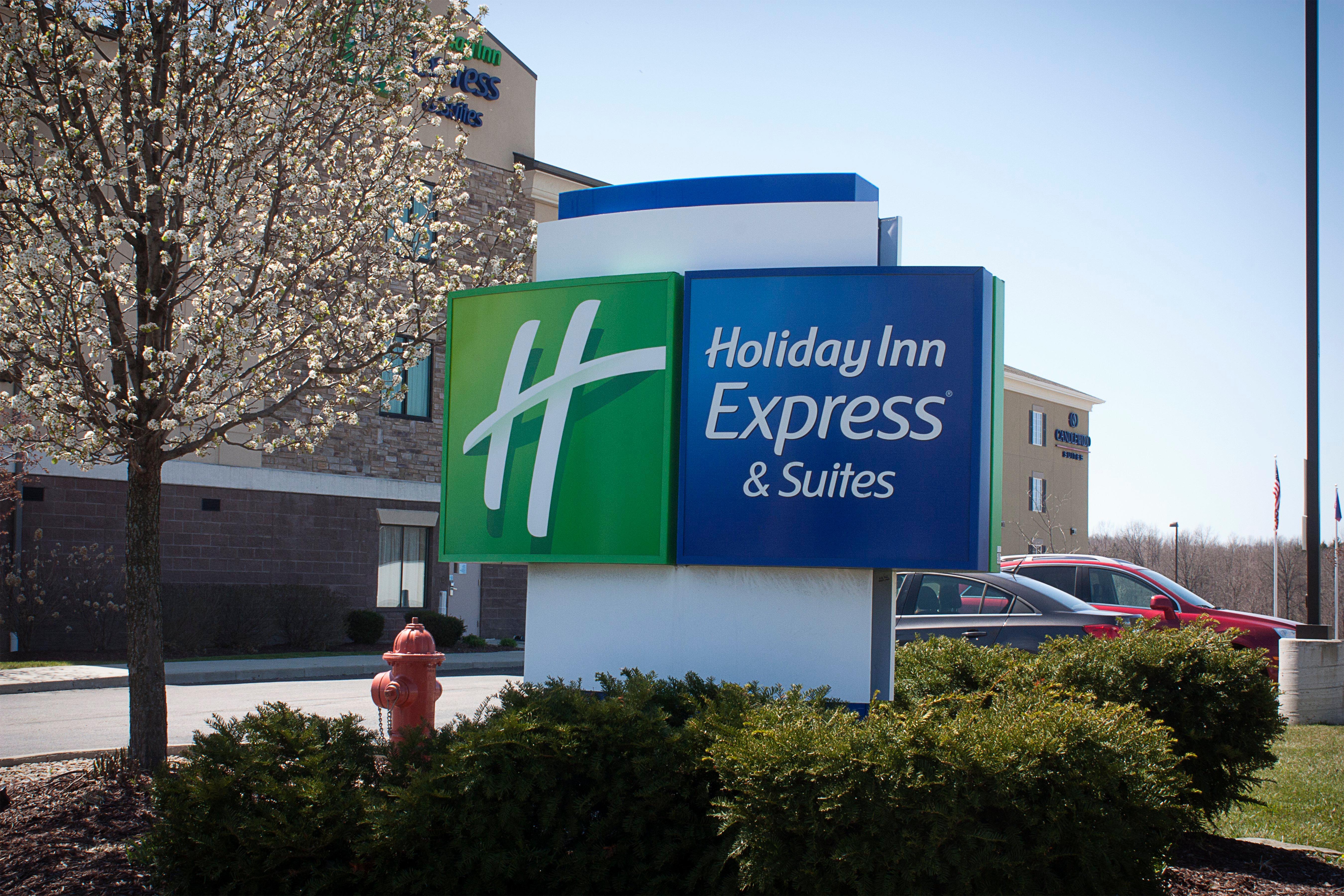 Holiday Inn Express & Suites Youngstown West I 80, An Ihg Hotel Экстерьер фото