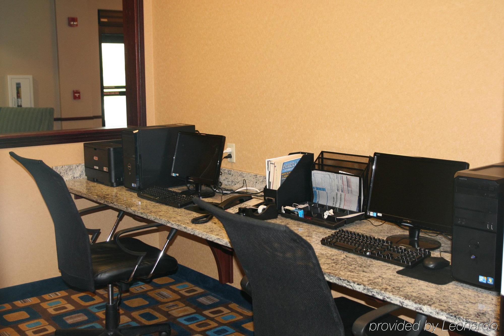 Holiday Inn Express & Suites Youngstown West I 80, An Ihg Hotel Экстерьер фото