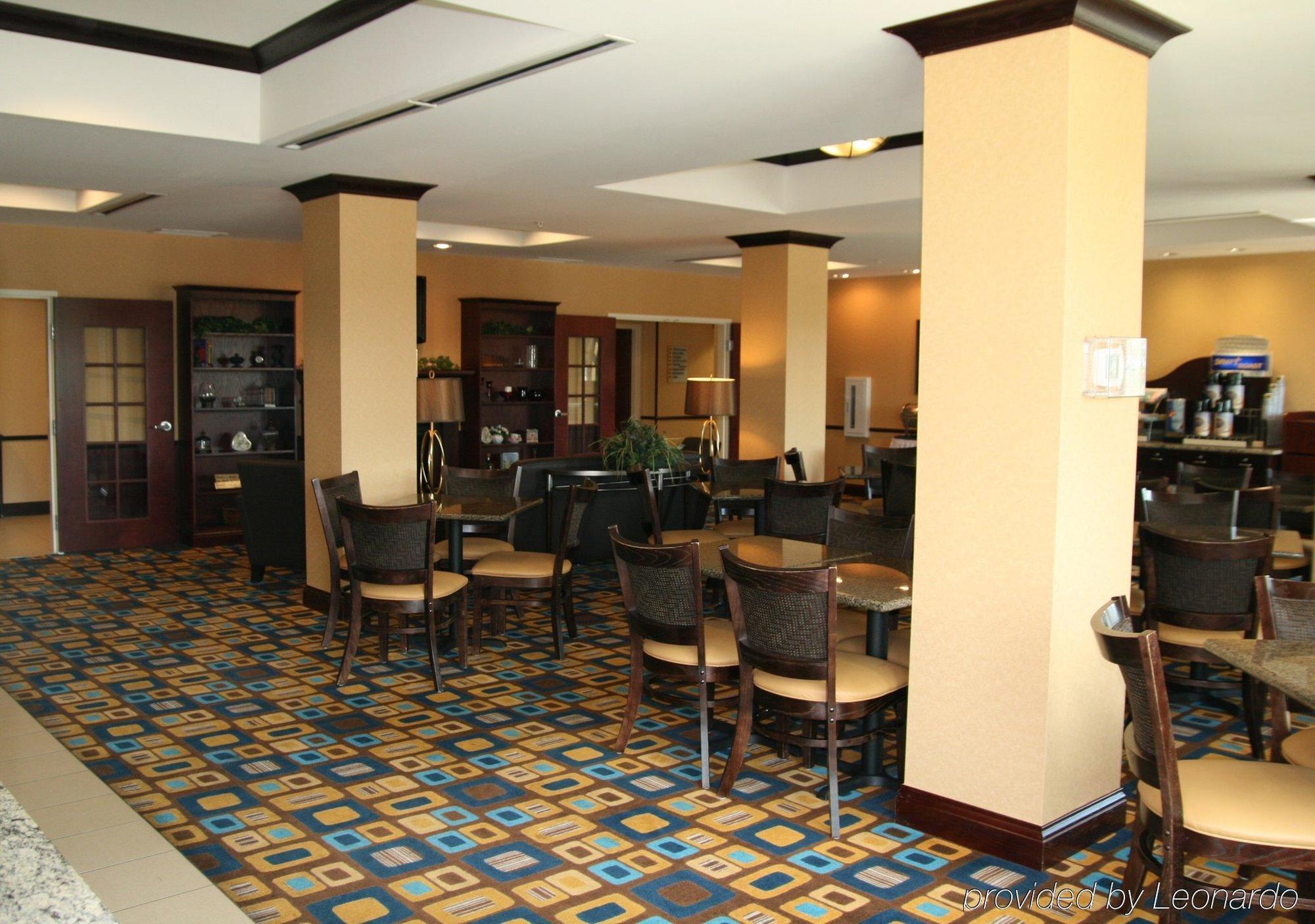 Holiday Inn Express & Suites Youngstown West I 80, An Ihg Hotel Экстерьер фото