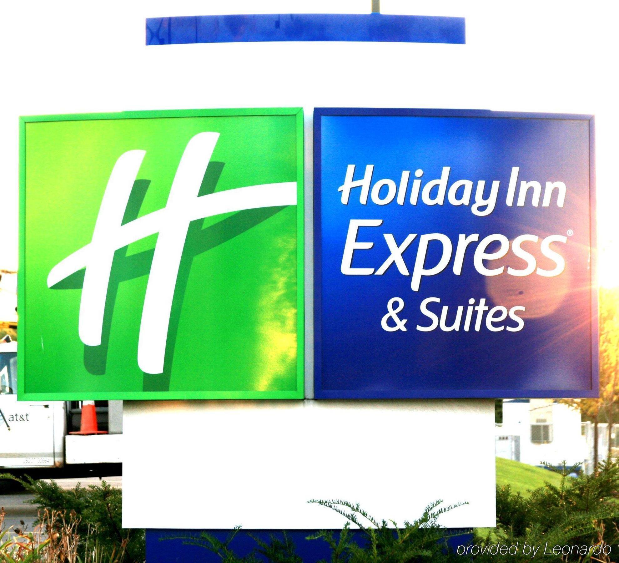 Holiday Inn Express & Suites Youngstown West I 80, An Ihg Hotel Экстерьер фото