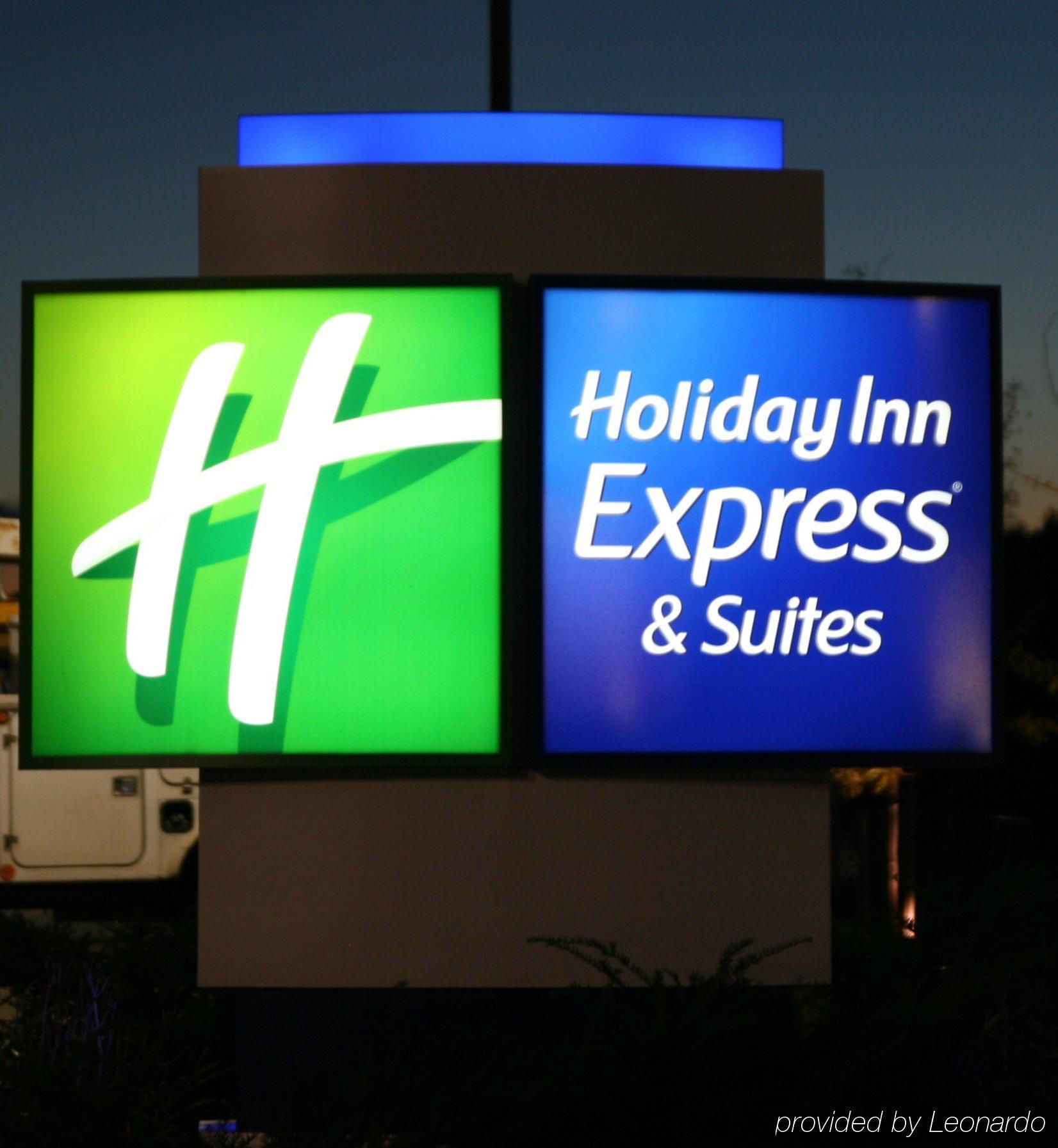 Holiday Inn Express & Suites Youngstown West I 80, An Ihg Hotel Экстерьер фото