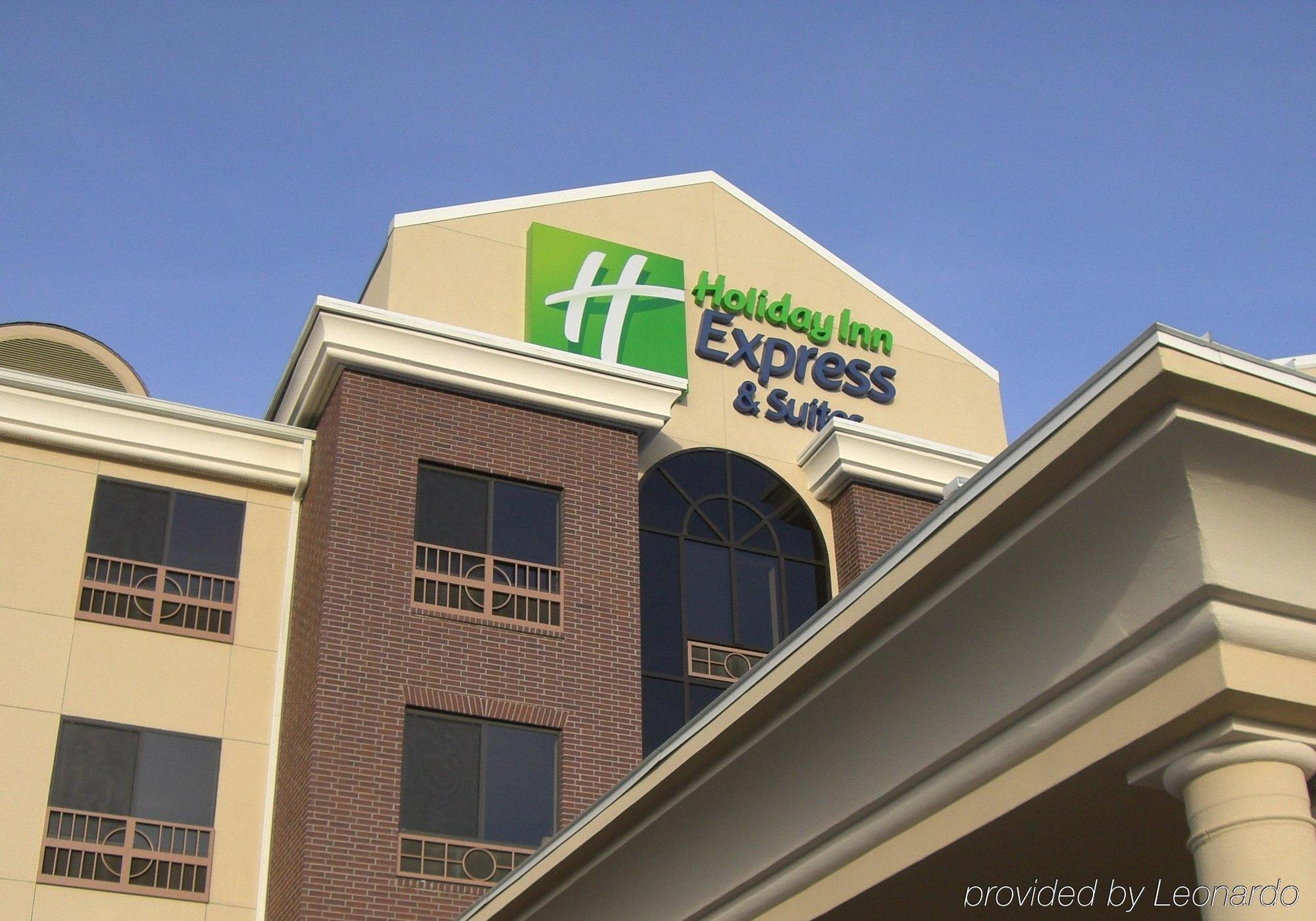 Holiday Inn Express & Suites Youngstown West I 80, An Ihg Hotel Экстерьер фото