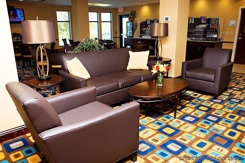 Holiday Inn Express & Suites Youngstown West I 80, An Ihg Hotel Интерьер фото