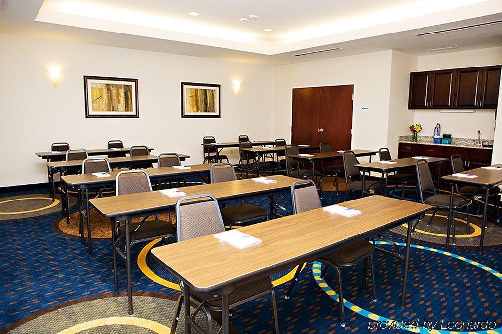 Holiday Inn Express & Suites Youngstown West I 80, An Ihg Hotel Удобства фото